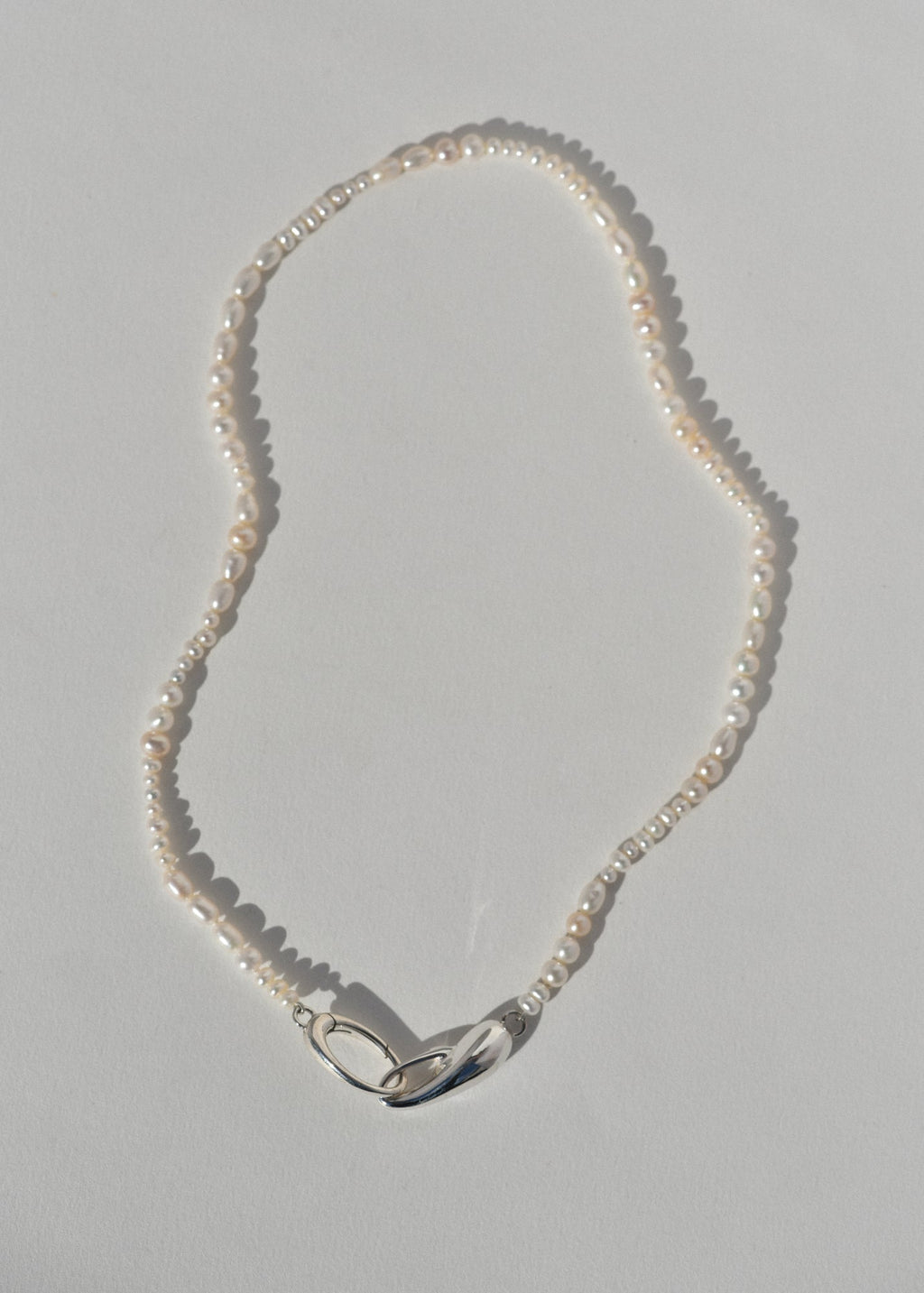 Pearl_Choker_with_Sculptural_S