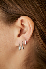 K14ホワイトゴールドの小さなオーバルセンパーフープ