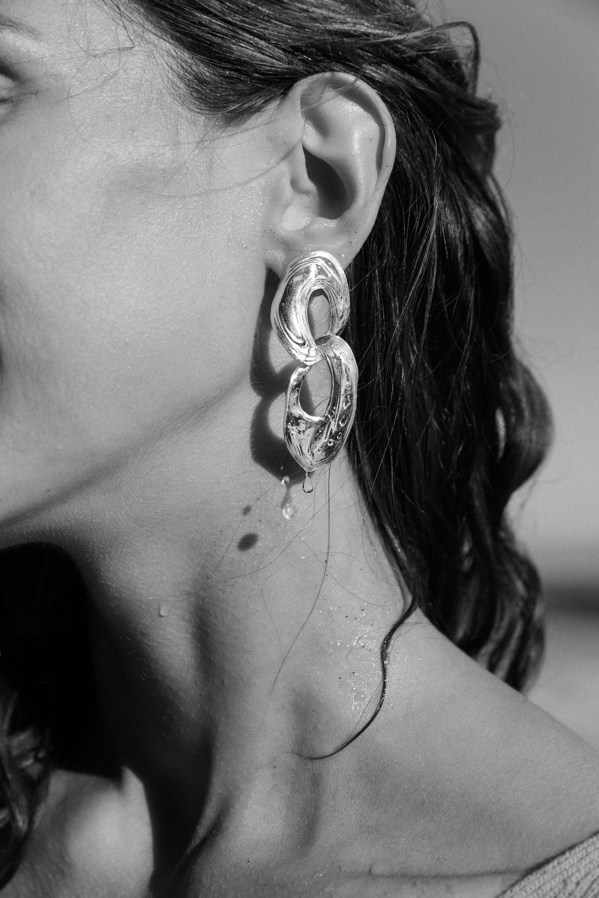 LEIGH MILLER フープピアス 自然界からインスピレーションを得た彫刻ジュエリー – Leigh Miller