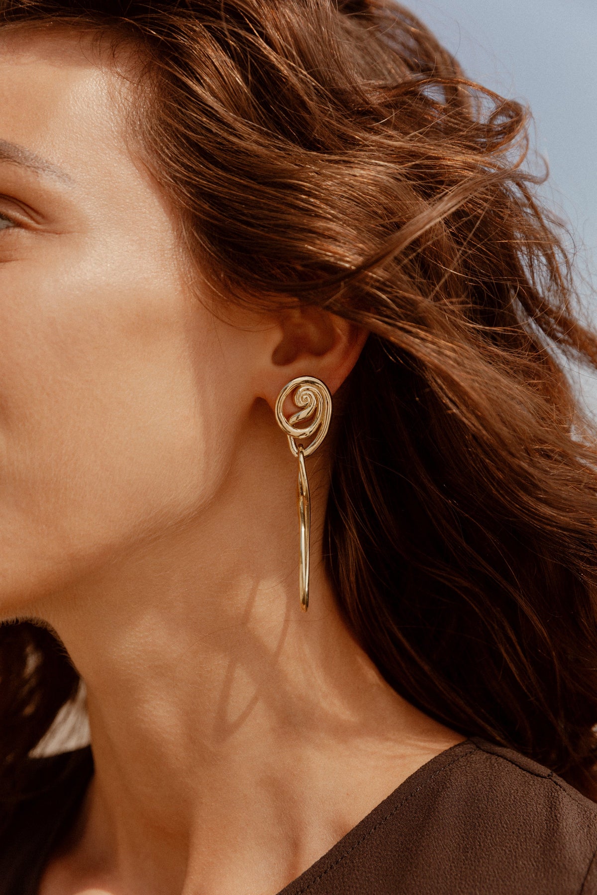 LEIGH MILLER フープピアス 自然界からインスピレーションを得た彫刻ジュエリー – Leigh Miller