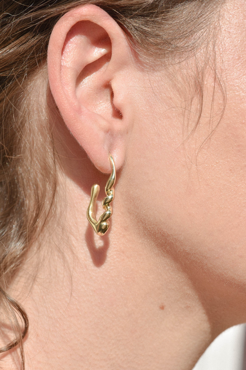 Kleine Korkenzieher-Ohrringe aus Messing