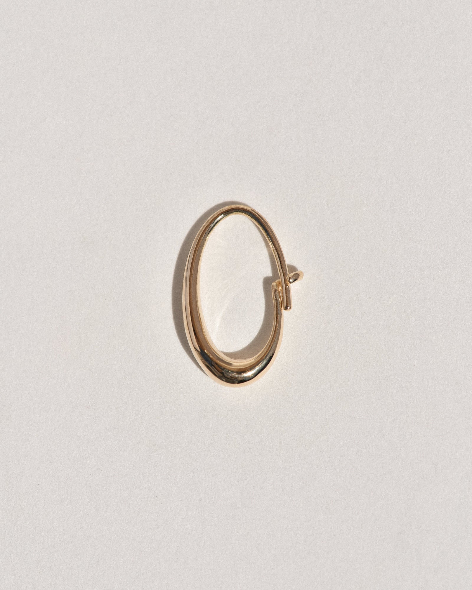 Medium Oval Sempre Hoop in 14k Yellow Gold – Leigh Miller